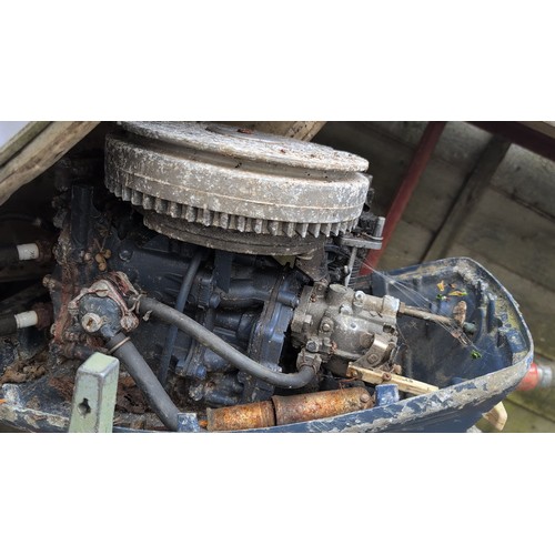195 - Evinrude outboard motor; with integral clamp bracket and propeller unit.