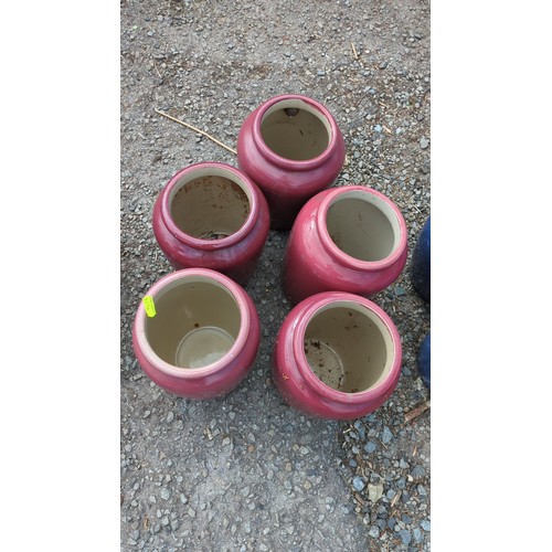63 - A group of 5 x glazed earthenware storage jars.