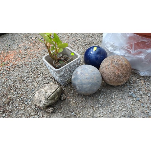 72 - A group of garden ornaments comprising a square cast composite planter, a seated frog figure, and th... 