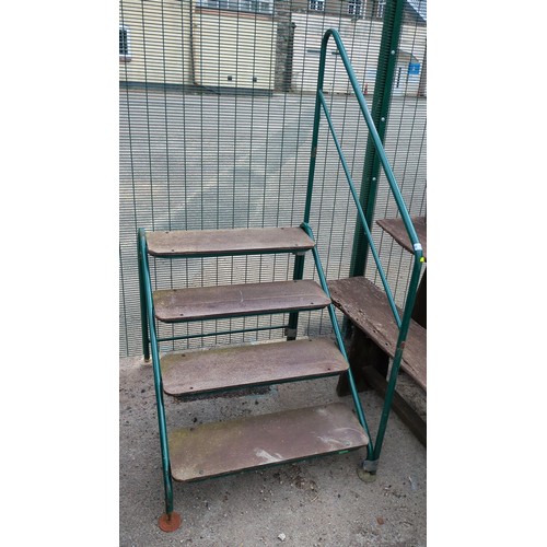 79 - Industrial steel four-step mobile stair.