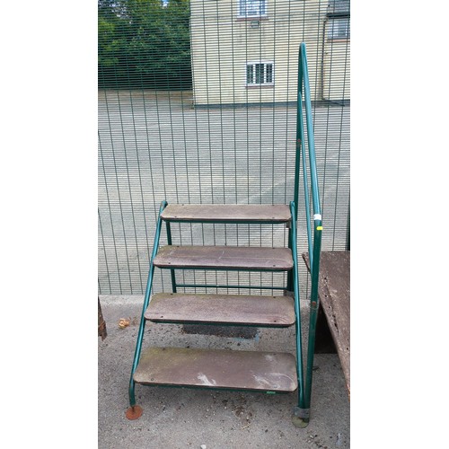 79 - Industrial steel four-step mobile stair.