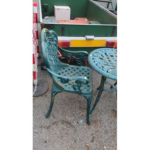 82 - A heavy cast-iron garden bistro suite.