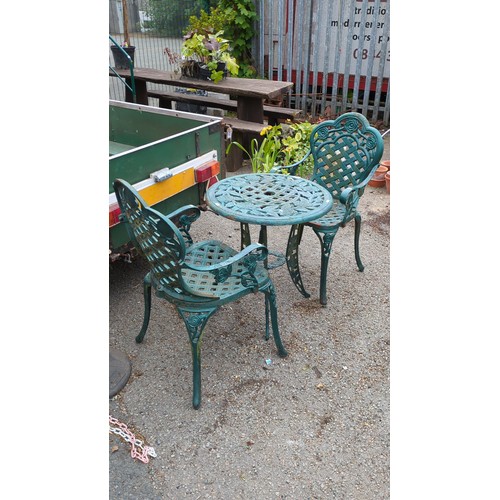 82 - A heavy cast-iron garden bistro suite.