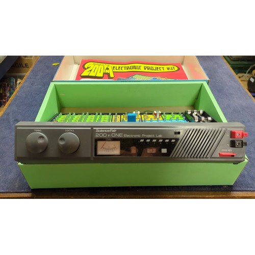 Science Fair 200-in-One Electronic Project Lab, catalogue no. 28-265 ...