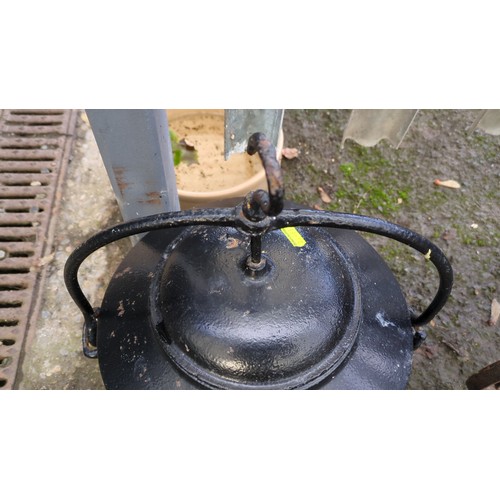 J & J Siddons three-gallon cast-iron cooking pot.