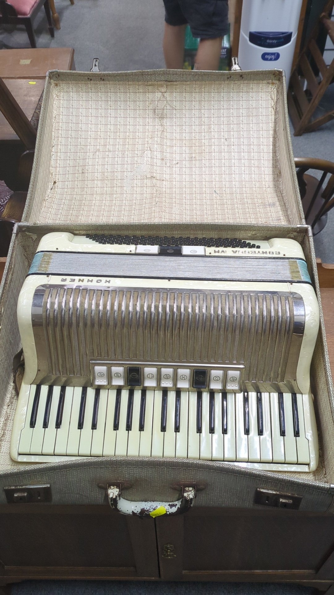 Lot 879
