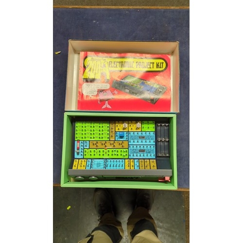 Science Fair 200-in-One Electronic Project Lab, catalogue no. 28-265 ...