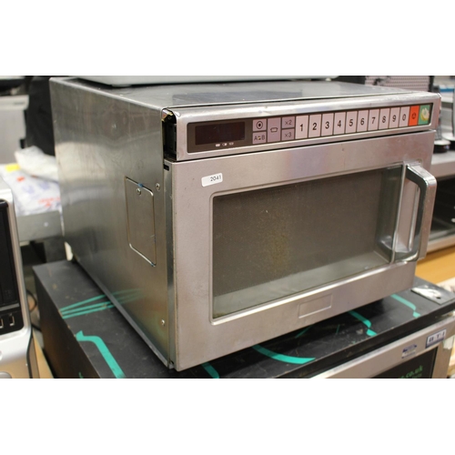 131 - 1800W PANASONIC SS MICROWAVE