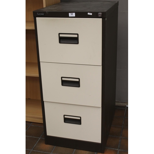 32 - 3 DRAWER FILING CABINET