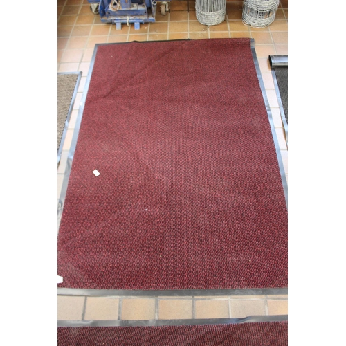 8 - 6ft x 4ft RED RUG