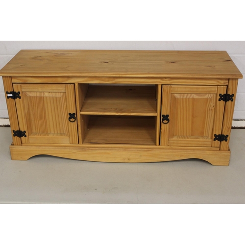 72 - FLAT SCREEN TV UNIT