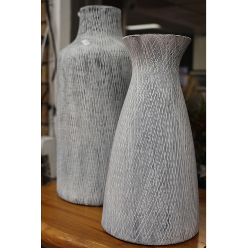 88 - PR DISPLAY VASES