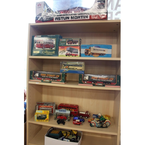 34 - LGE QUANTITY OF TOYS, GAMES & RAILWAY ITEMS