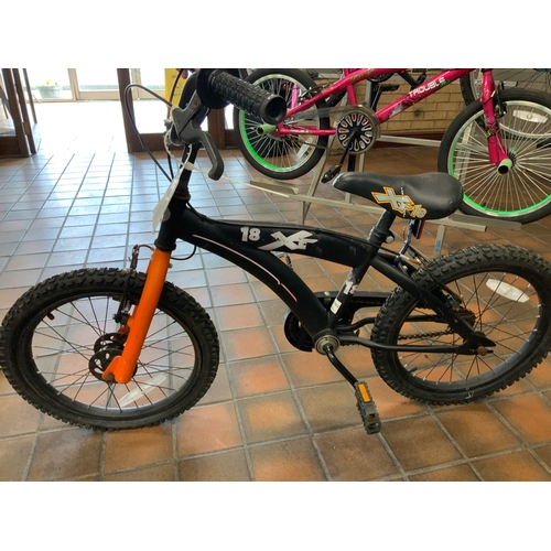 33 - (8519) BLACK/ORANGE BMX