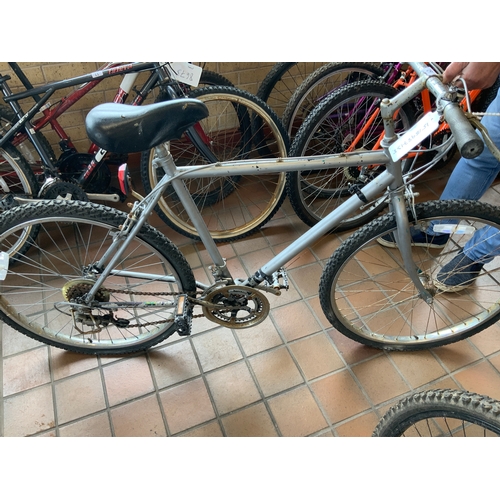 67 - (8553) SILVER  BIKE