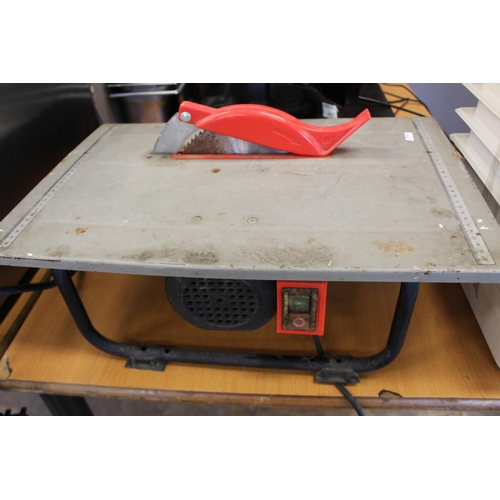 55 - 240V SAW TABLE