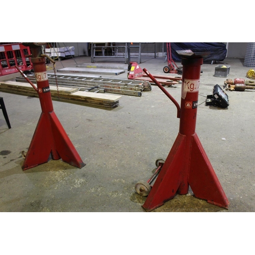 98 - PAIR 7 1/2  TON AXLE STANDS