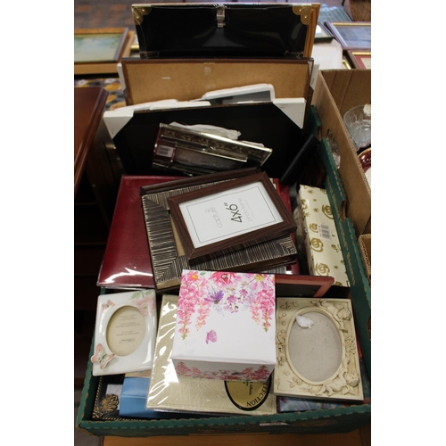 55 - SUNDRY BOX OF PICTURE FRAME & PHOTO ALBUMS
