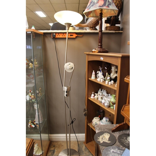 82 - 1 UPLIGHTER & 1 TABLE LAMP