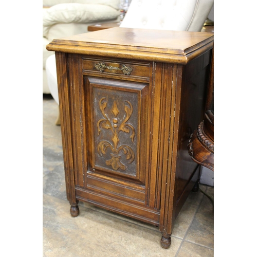 109 - EDWARDIAN FRONT COAL BOX WITH LINER