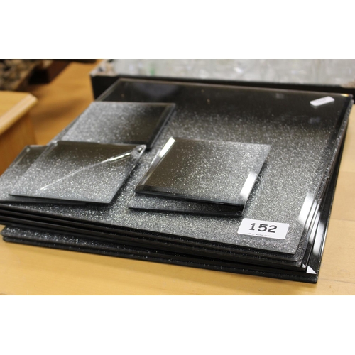 152 - MIRRORED GLASS PLACE MATS & COATSERS (1 AF)