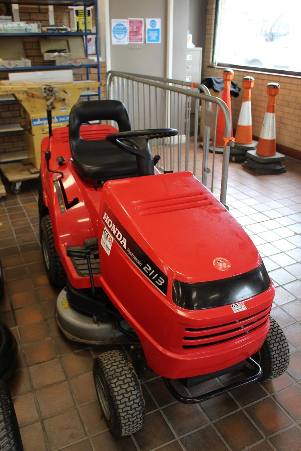 HONDA HYDROSTATIC 2113 RIDE ON MOWER WITH COLLECTOR 36INCH CUT