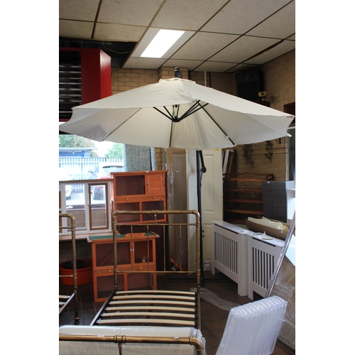 95 - Dakota Fields-Gully 3m Cantilever Parasol Cream RRP£122.99-