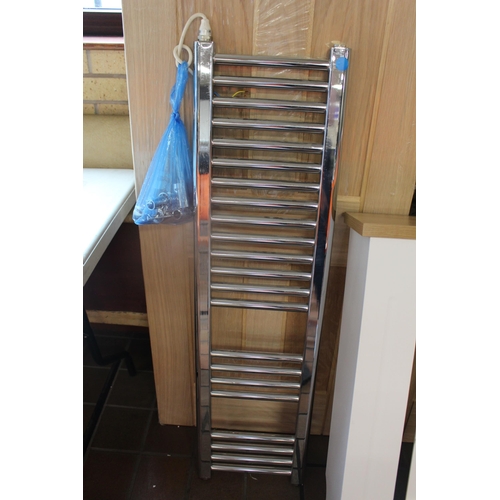 44 - SLIM HEATED TOWEL RAIL