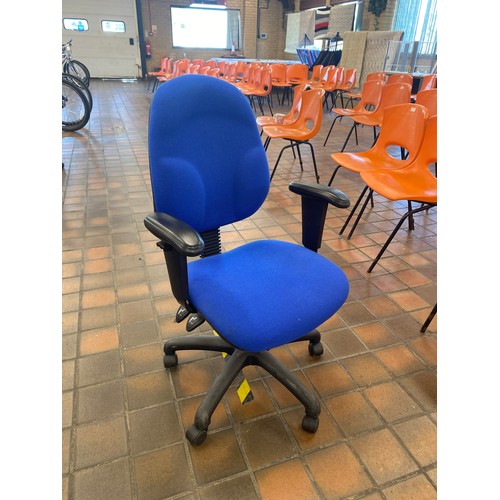 78 - BLUE RISE & FALL OFFICE CHAIR