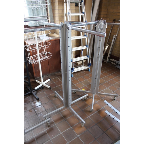 10 - 2X MOBILE CLOTHES DISPLAYS