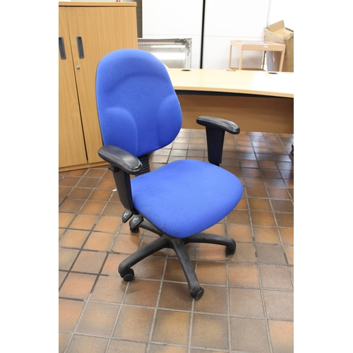 78 - BLUE RISE & FALL OFFICE CHAIR