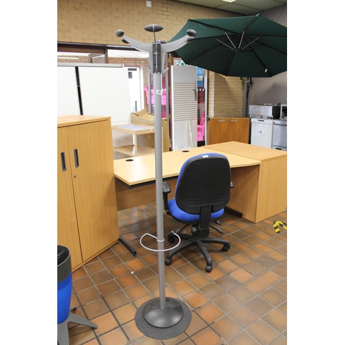 85 - Coatstand