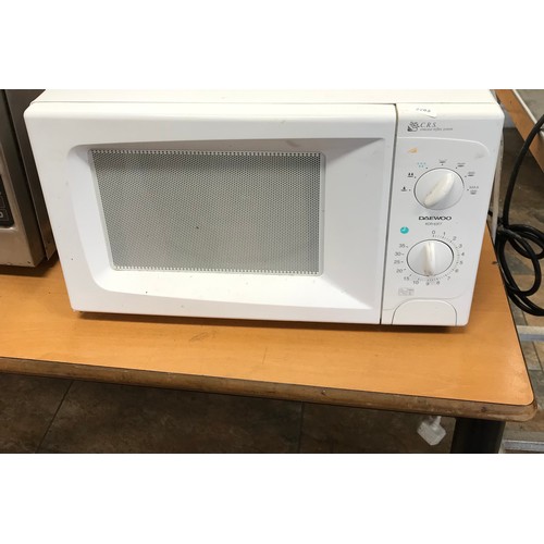 221 - DAEWOO 700W MICROWAVE