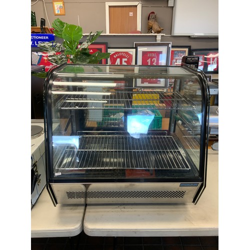 226 - POLAR CAKE DISPLAY