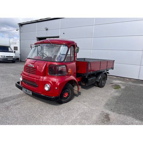 194 - 1963 AUSTIN FGK40 FLAT BED TRUCK 'AAO253A'-3993cc -72,929 MILES - WITH KEY - NO DOCUMENTS