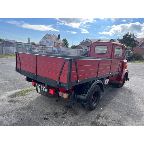 194 - 1963 AUSTIN FGK40 FLAT BED TRUCK 'AAO253A'-3993cc -72,929 MILES - WITH KEY - NO DOCUMENTS
