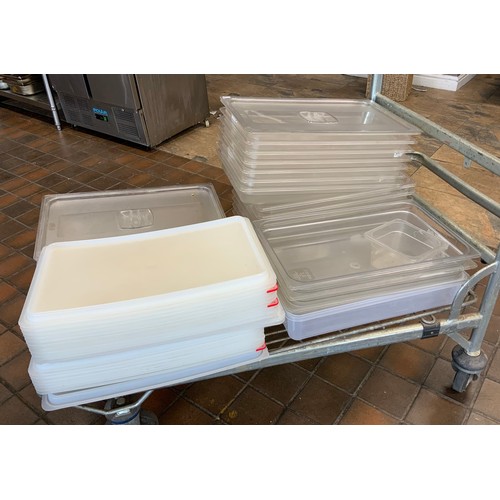 78 - LARGE SELECTION PLASTIC TRAYS & LIDS