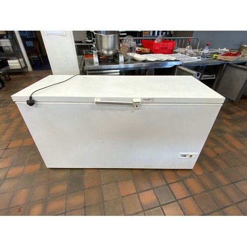 36 - 5’2 VESTFROST SZ464C CHEST FREEZER - COST NEW £600