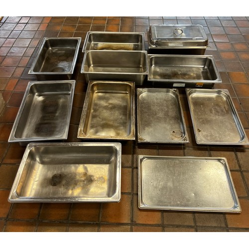 38 - 11 x SS BAIN MARIE TRAYS & 1 x LID