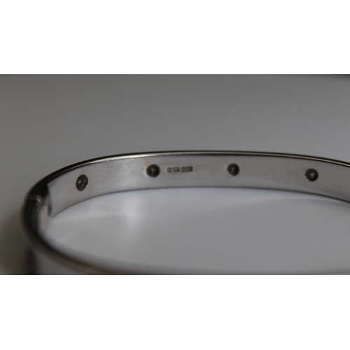 274 - DIAMOND SET TV SHAPE BANGLE WITH SCREW FITTINGS 9CT WHITE GOLD BIRMINGHAM 2007 -' RRP £3800