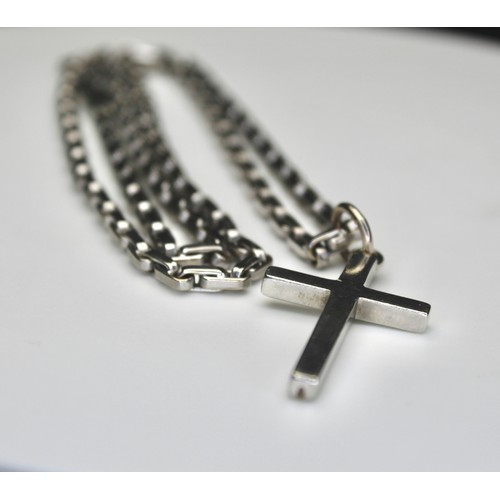 275 - 9CT WHITE GOLD LATIN SHAPE CROSS SUSPENDED FROM A TROMBONE LINK POLISHED 9CT WHITE GOLD CHAIN (SHEFF... 