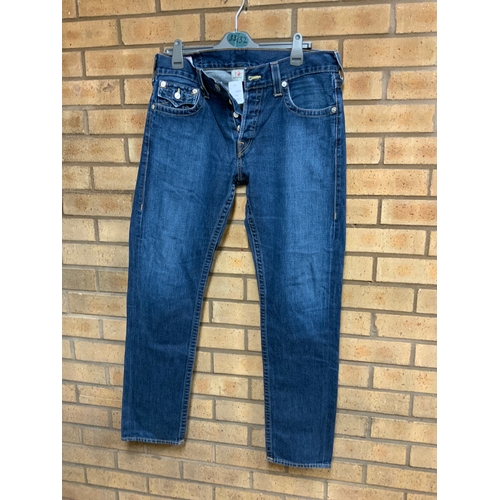 173 - TRUE RELIGION ROCCO SUPERT AND TRU RELIGION BENNY BOTH SIZE 34 (CRP8)