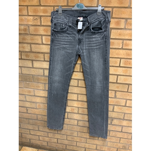 171 - TRU RELIGION ROCCO BLACK JEANS SIZE 34, TRU RELIGION ROCCO BLUE JEANS SIZE 36 (CRP8)