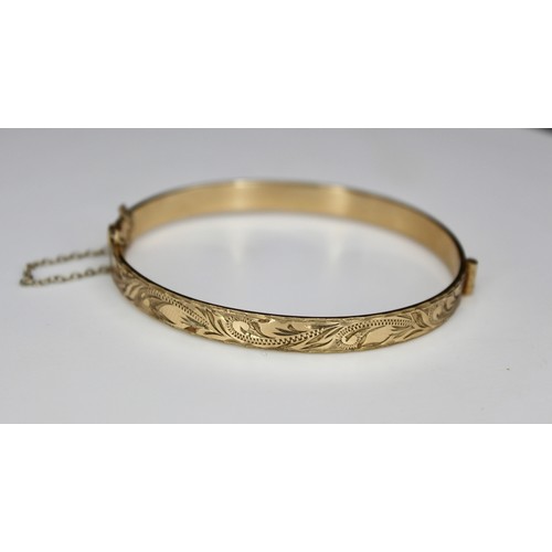 221 - ETCHED GOLD PLATED BANGLE WITH SAFETY CHAIN & GOLD COLOURED BRACELET WITH DRAGON FLY CHARMS PAM/... 