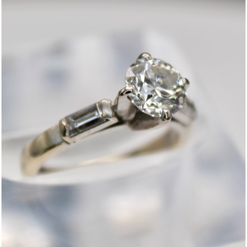 283 - 1.02 CARAT BRILLIANT CUT SOLITAIRE DIAMOND -CLARITY VS2 COLOUR H RING WITH BAGUETTE DIAMONDS- 0.12 C... 