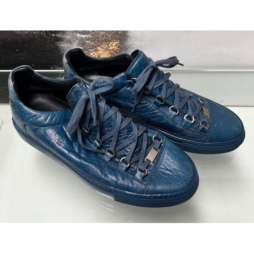 249 - Balenciaga area low top trainer blue model 326451 - used size 43 - (CRP/5)