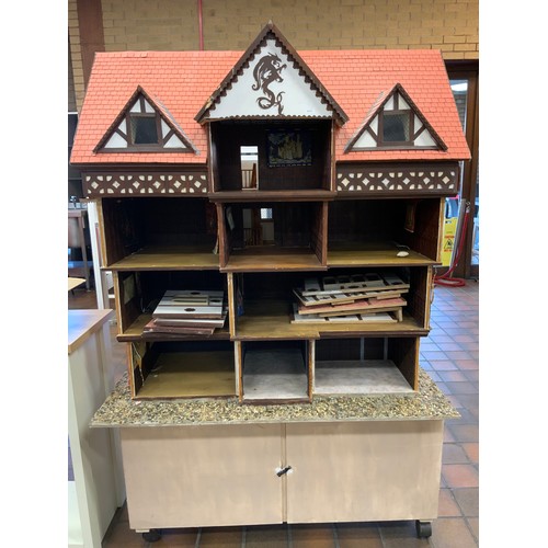 62 - TUDOR DOLLS HOUSE