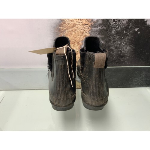 36 - HUNTER LADIES CHELSEA WELLINGTON BOOTS SIZE 5 RRP £105 (9)