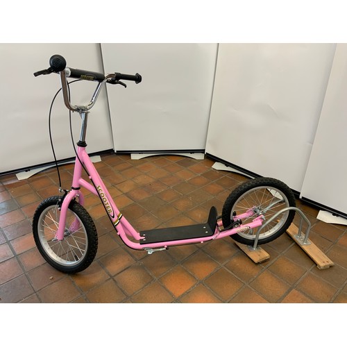 79 - PINK SCOOTER RRP £79