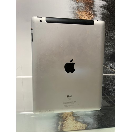 83 - APPLE AIR IPAD 16GB A1396WITH BROKEN SCREEN SPARES OR REPAIRS RRP £109  (P17132363)